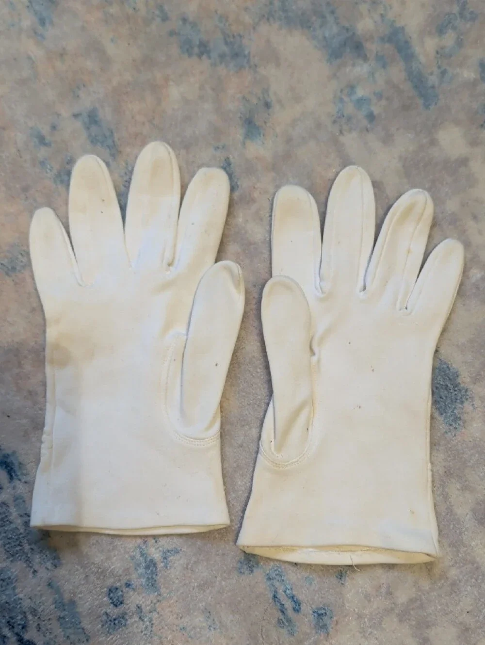 Classic Women's White Gloves - Timeless Elegance Vintage